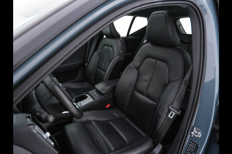 Volvo XC40 Recharge P8 AWD R-Design [ 3-Fase ] {SOH-91%} (INCL-BTW) *PANO | FULL-LEATHER | DIGI-COCKPIT | FULL-LED | MEMORY-PACK | HARMAN/KARDON | TOP-VIEW | CARPLAY | NAVI-FULLMAP | ECC | PDC | KEYLESS | HEATED-SPORTSEATS | BLIS | CAPLAY | 19"ALU*