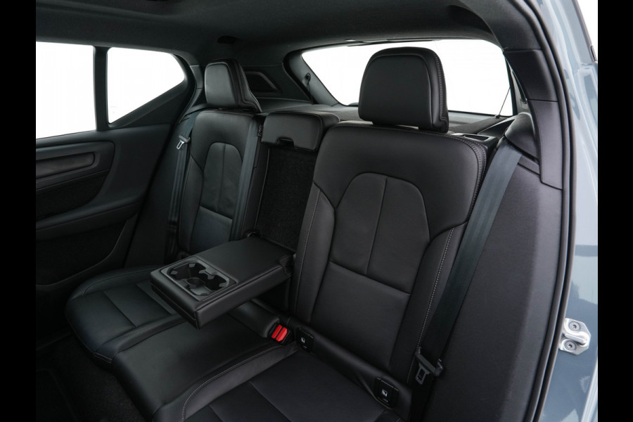 Volvo XC40 Recharge P8 AWD R-Design [ 3-Fase ] {SOH-91%} (INCL-BTW) *PANO | FULL-LEATHER | DIGI-COCKPIT | FULL-LED | MEMORY-PACK | HARMAN/KARDON | TOP-VIEW | CARPLAY | NAVI-FULLMAP | ECC | PDC | KEYLESS | HEATED-SPORTSEATS | BLIS | CAPLAY | 19"ALU*