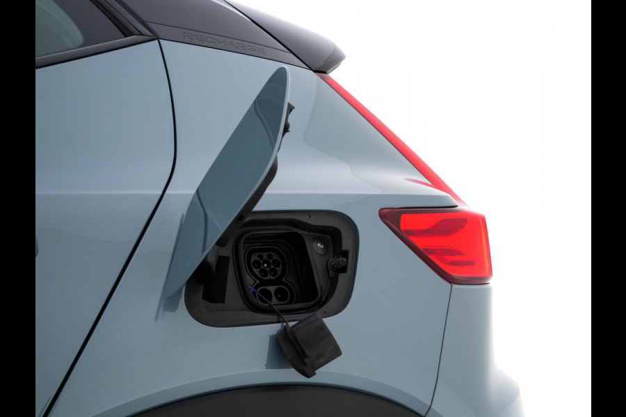 Volvo XC40 Recharge P8 AWD R-Design [ 3-Fase ] {SOH-91%} (INCL-BTW) *PANO | FULL-LEATHER | DIGI-COCKPIT | FULL-LED | MEMORY-PACK | HARMAN/KARDON | TOP-VIEW | CARPLAY | NAVI-FULLMAP | ECC | PDC | KEYLESS | HEATED-SPORTSEATS | BLIS | CAPLAY | 19"ALU*