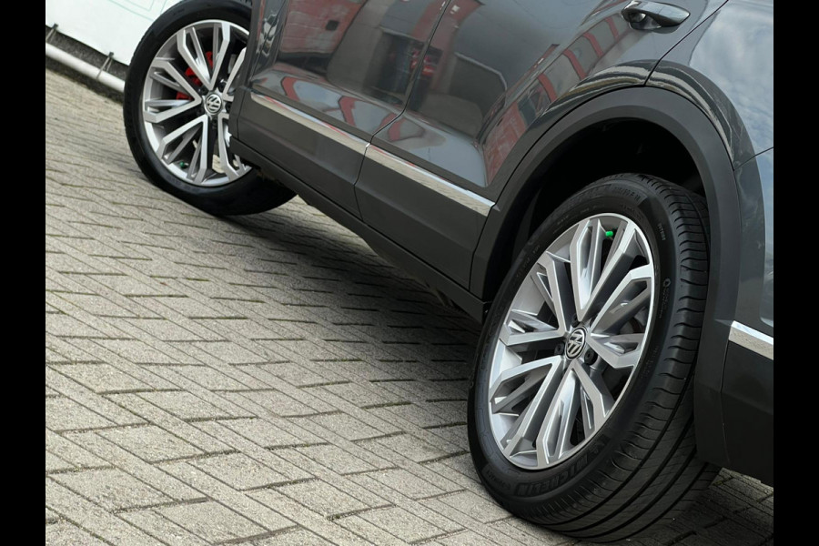 Volkswagen T-Roc 1.5 TSI Sport Business R CAMERA | TREKHAAK | NETTE AUTO | VIRTUAL COCKPIT |