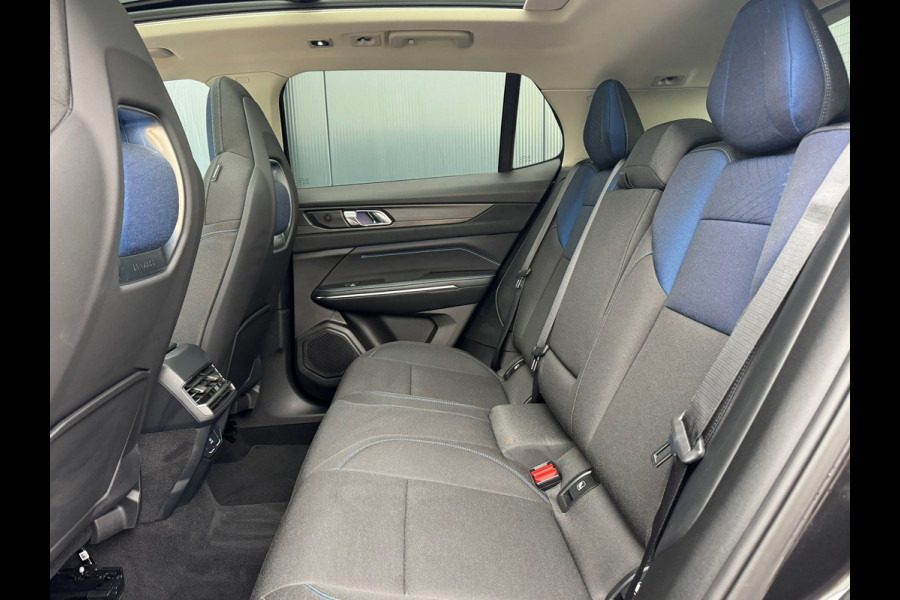 Lynk & Co 01 1.5 Black Edition * Panorama * 360 Camera * Stoelverwarming * Memory *