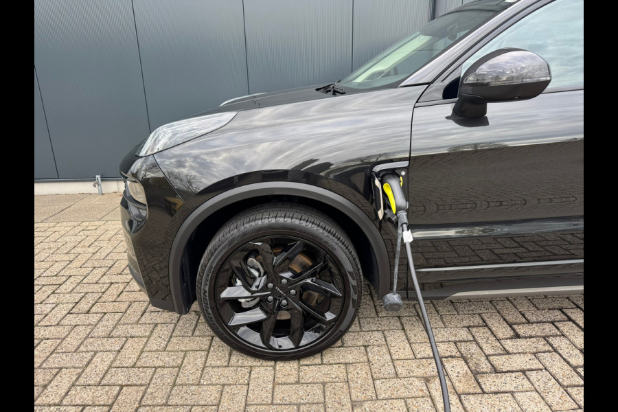 Lynk & Co 01 1.5 Black Edition * Panorama * 360 Camera * Stoelverwarming * Memory *