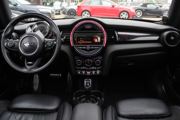 MINI Cabrio 1.5 Cooper / JCW Package / Leder / CarPlay / 18'' / Keyless / Navigatie / Stoelverwarming / Windscherm / Cruise Control