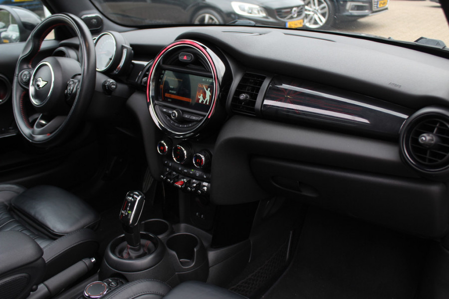 MINI Cabrio 1.5 Cooper / JCW Package / Leder / CarPlay / 18'' / Keyless / Navigatie / Stoelverwarming / Windscherm / Cruise Control
