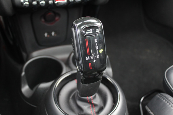 MINI Cabrio 1.5 Cooper / JCW Package / Leder / CarPlay / 18'' / Keyless / Navigatie / Stoelverwarming / Windscherm / Cruise Control