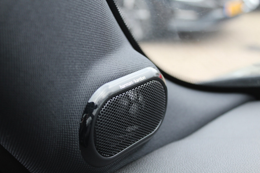 MINI Cabrio 1.5 Cooper / JCW Package / Leder / CarPlay / 18'' / Keyless / Navigatie / Stoelverwarming / Windscherm / Cruise Control