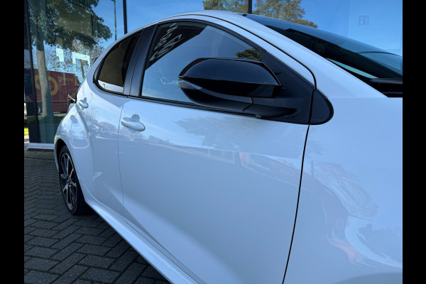 Toyota Yaris 1.5 Hybrid Executive - Automaat - Navi - Climate - Winterpakket - Camera - Org.NL