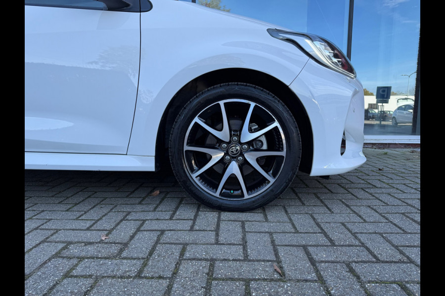 Toyota Yaris 1.5 Hybrid Executive - Automaat - Navi - Climate - Winterpakket - Camera - Org.NL