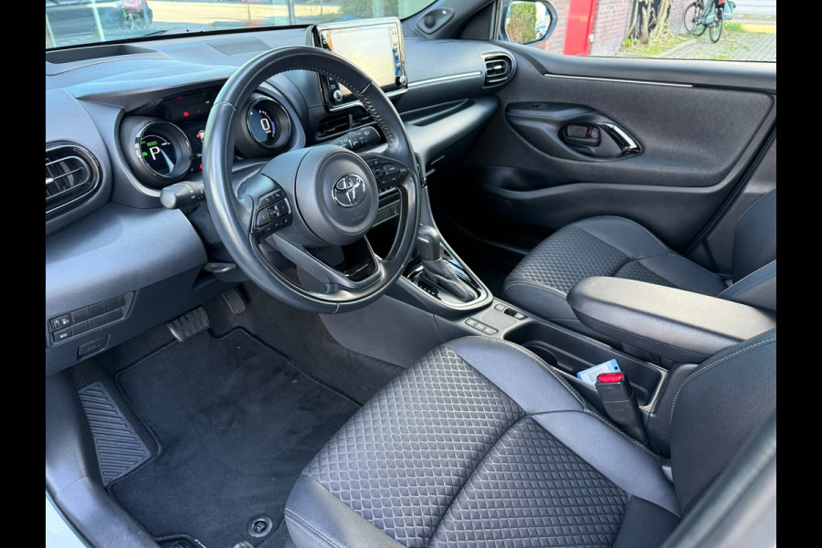 Toyota Yaris 1.5 Hybrid Executive - Automaat - Navi - Climate - Winterpakket - Camera - Org.NL