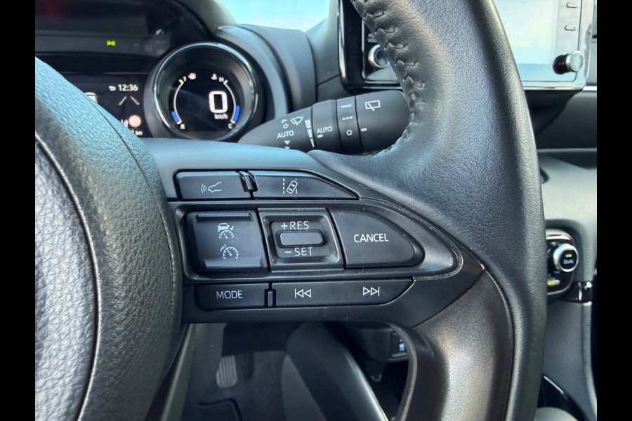 Toyota Yaris 1.5 Hybrid Executive - Automaat - Navi - Climate - Winterpakket - Camera - Org.NL