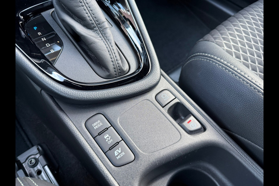 Toyota Yaris 1.5 Hybrid Executive - Automaat - Navi - Climate - Winterpakket - Camera - Org.NL