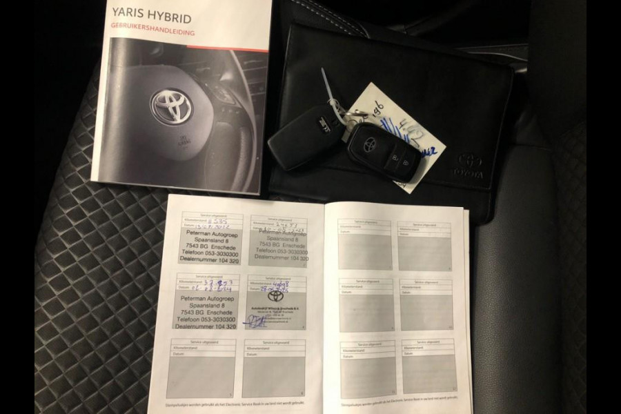 Toyota Yaris 1.5 Hybrid Executive - Automaat - Navi - Climate - Winterpakket - Camera - Org.NL