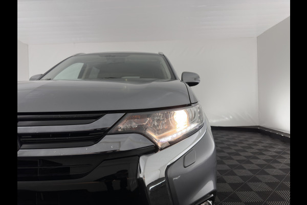 Mitsubishi Outlander 2.0 PHEV (Plug-In) Pure (INCL-BTW) Aut. *LEATHER-MICROFIBRE | COMFORTSEATS | CARPLAY | CAMERA | DAB+ | KEYLESS | PRIVACY-GLASS | SHIFT-PADDLES | TOWBAR | 16''ALU*
