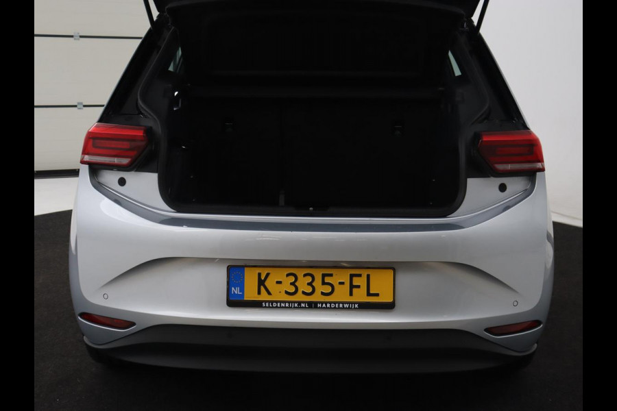 Volkswagen ID.3 Life 58 kWh | Stoel & stuurverwarming | Carplay | Adaptive cruise | Navigatie | Full LED | Parkeerhulp | DAB | Climate control