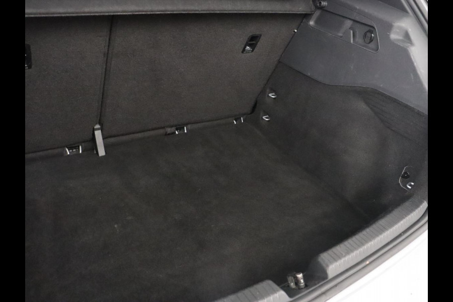 Volkswagen ID.3 Life 58 kWh | Stoel & stuurverwarming | Carplay | Adaptive cruise | Navigatie | Full LED | Parkeerhulp | DAB | Climate control