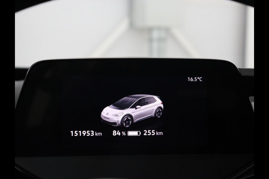 Volkswagen ID.3 Life 58 kWh | Stoel & stuurverwarming | Carplay | Adaptive cruise | Navigatie | Full LED | Parkeerhulp | DAB | Climate control