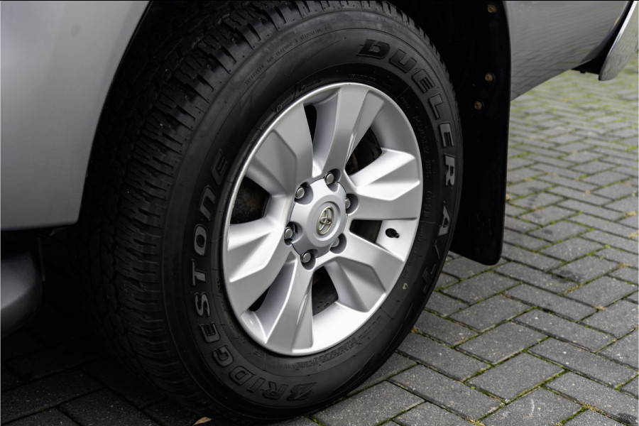 Toyota Hilux D-4D-F Double Cab | 4X4 | Automaat | Camera | Navigatie | Cruise | Airco | Euro 6