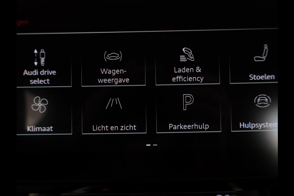 Audi e-tron 55 quattro S edition 95 kWh 408pk | Navigatie | Elektrisch verstelbare voorstoelen | Luchtvering | Parkeercamera | Matrix koplampen