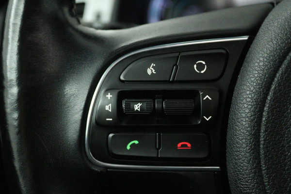 Kia Niro 1.6 GDi Hybrid Edition (PANORAMADAK, STOEL/STUUR VERWARMING, ACHTERUITRIJCAMERA, NAVIGATIE, PARKEERSENSOREN)