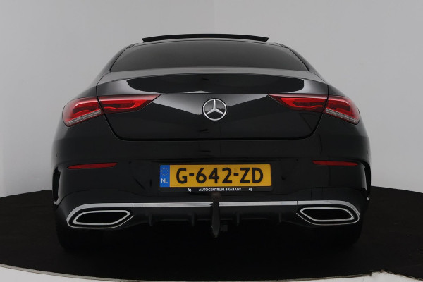 Mercedes-Benz CLA-Klasse 180 Business Solution AMG (PANORAMADAK, TREKHAAK, SFEERVERLICHTING, STOELVERWARMING, CAMERA, SENSOREN)
