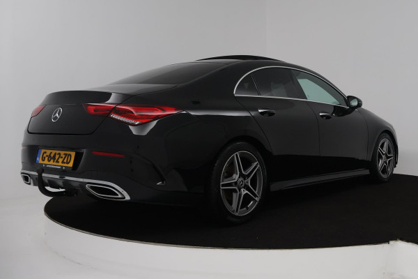 Mercedes-Benz CLA-Klasse 180 Business Solution AMG (PANORAMADAK, TREKHAAK, SFEERVERLICHTING, STOELVERWARMING, CAMERA, SENSOREN)