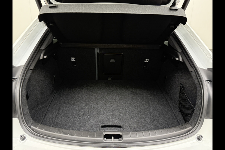 Polestar 2 AUT. 408 pk Long Range Dual Motor Pano-Dak Harman&Kardon® Electr.Stoelen Verwarmd+Achterbank+Stuur Adaptive-Cruise Carplay Andro SOH 97,5% 78kWh Verkeersbord detectie Regen-Lichtsensor Virtual-Cockpit Home-Link Bots waarschuwing Autonoom-Rem Lane Assist Keyless Connected 1e Eigenaar Origineel Nederlandse Auto 1.500kg Trekvermogen 660Nm! € 61.000 nieuw!