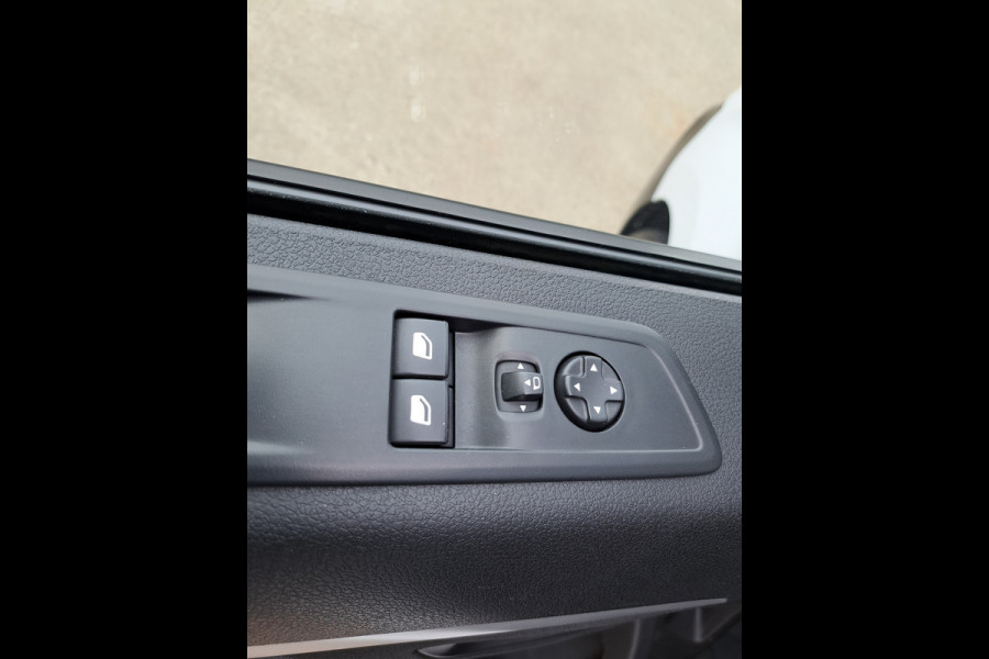 Opel Vivaro 2.0 CDTI 144Pk 5 persoon Dubbel Cabine Airco Navigatie Achteruitrijcamera DC