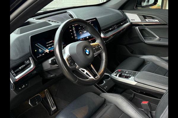 BMW X1 xDrive23i M SPORT | PANORAMADAK | TREKHAAK | HARMAN KARDON | DRIVING PROFF. | MEMORY SEATS |