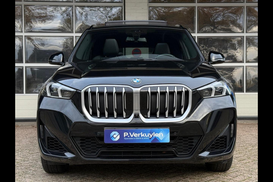 BMW X1 xDrive23i M SPORT | PANORAMADAK | TREKHAAK | HARMAN KARDON | DRIVING PROFF. | MEMORY SEATS |