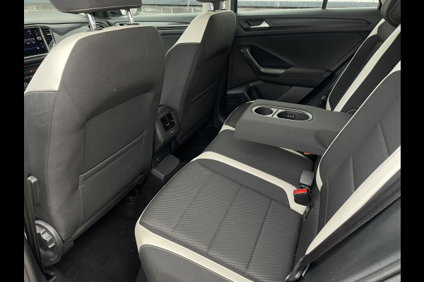 Volkswagen T-Roc 1.5 TSI Sport LED | Trekhaak | Carplay | Camera | Virtual Cockpit | PDC
