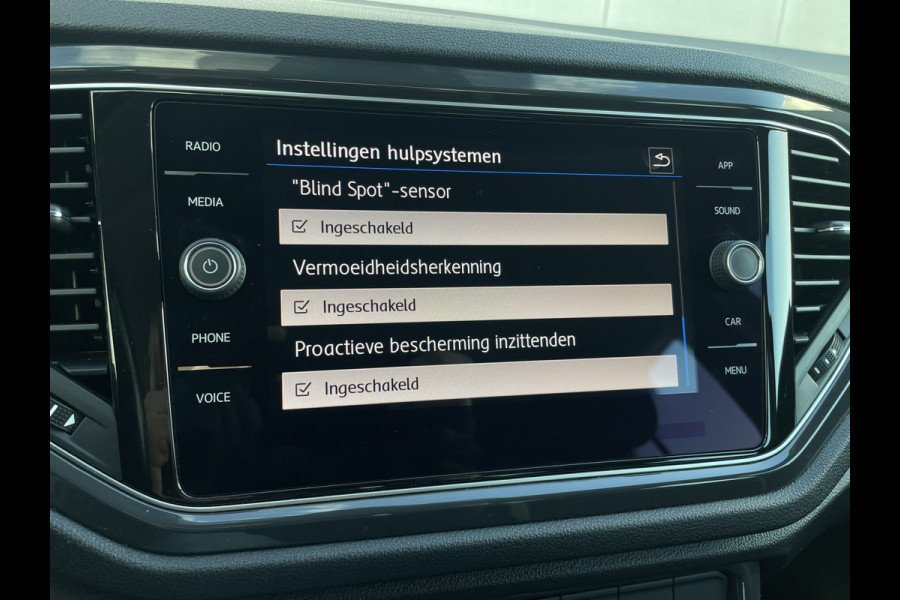 Volkswagen T-Roc 1.5 TSI Sport LED | Trekhaak | Carplay | Camera | Virtual Cockpit | PDC