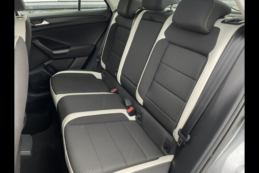 Volkswagen T-Roc 1.5 TSI Sport LED | Trekhaak | Carplay | Camera | Virtual Cockpit | PDC