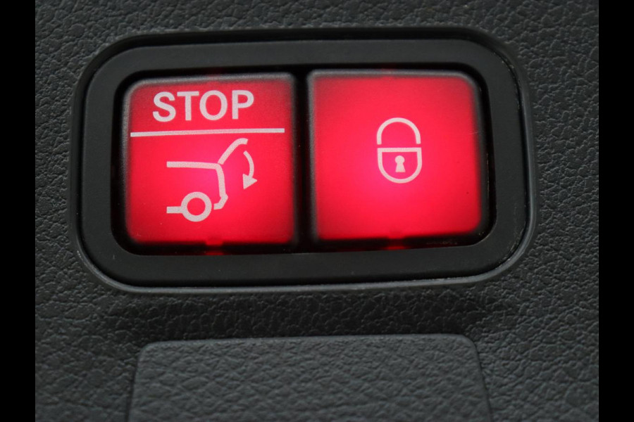 Mercedes-Benz CLA-Klasse 180 Business Solution Luxury | Panoramadak | Leder | Trekhaak | Stoelverwarming | Keyless | Camera | Memory | Matrix LED | Park Assist | Widescreen | Climate control