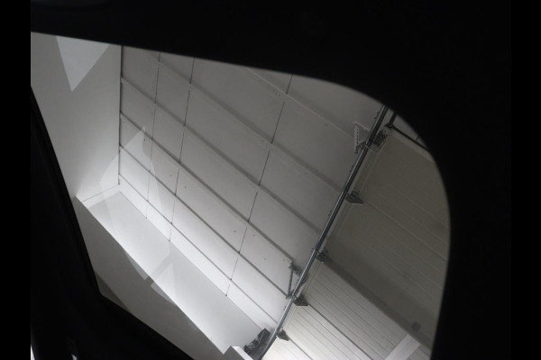 Mercedes-Benz CLA-Klasse 180 Business Solution Luxury | Panoramadak | Leder | Trekhaak | Stoelverwarming | Keyless | Camera | Memory | Matrix LED | Park Assist | Widescreen | Climate control