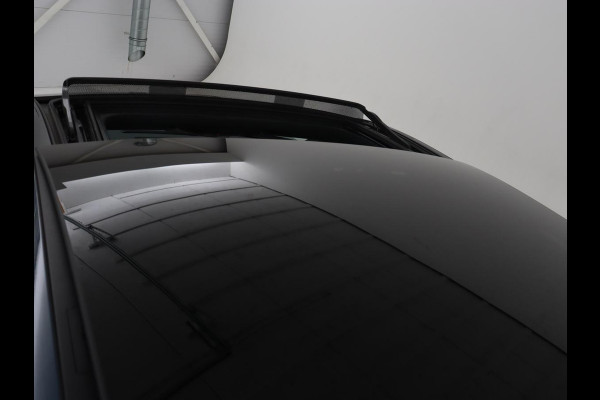 Mercedes-Benz CLA-Klasse 180 Business Solution Luxury | Panoramadak | Leder | Trekhaak | Stoelverwarming | Keyless | Camera | Memory | Matrix LED | Park Assist | Widescreen | Climate control