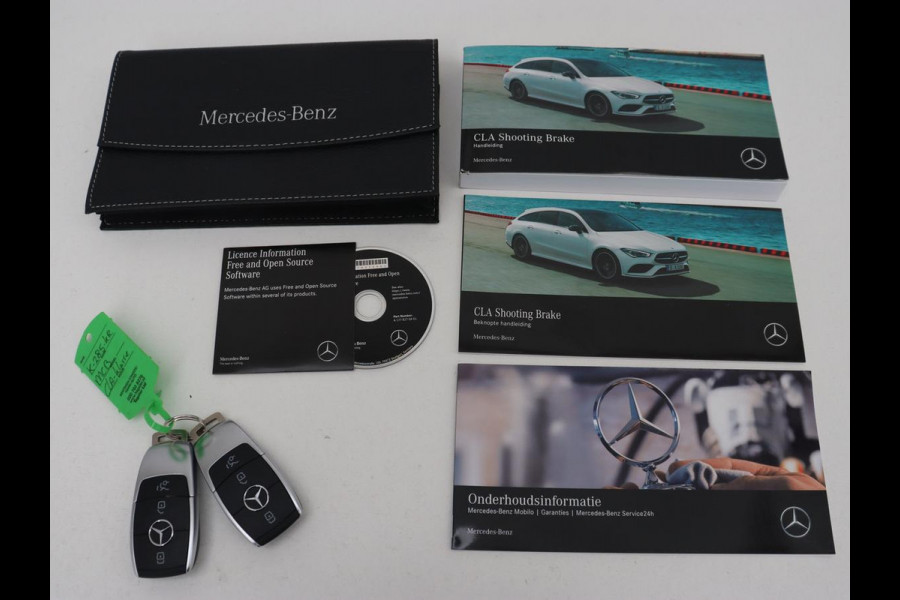 Mercedes-Benz CLA-Klasse 180 Business Solution Luxury | Panoramadak | Leder | Trekhaak | Stoelverwarming | Keyless | Camera | Memory | Matrix LED | Park Assist | Widescreen | Climate control