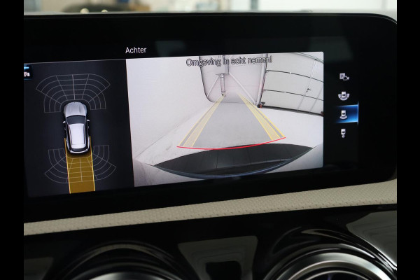 Mercedes-Benz CLA-Klasse 180 Business Solution Luxury | Panoramadak | Leder | Trekhaak | Stoelverwarming | Keyless | Camera | Memory | Matrix LED | Park Assist | Widescreen | Climate control