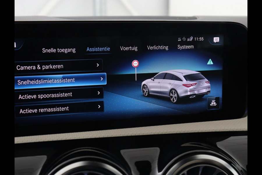 Mercedes-Benz CLA-Klasse 180 Business Solution Luxury | Panoramadak | Leder | Trekhaak | Stoelverwarming | Keyless | Camera | Memory | Matrix LED | Park Assist | Widescreen | Climate control