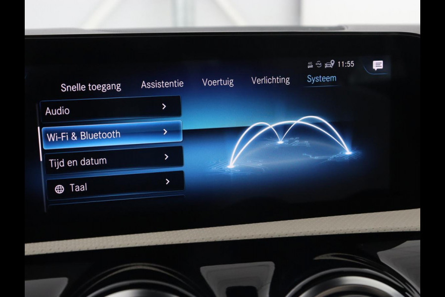 Mercedes-Benz CLA-Klasse 180 Business Solution Luxury | Panoramadak | Leder | Trekhaak | Stoelverwarming | Keyless | Camera | Memory | Matrix LED | Park Assist | Widescreen | Climate control