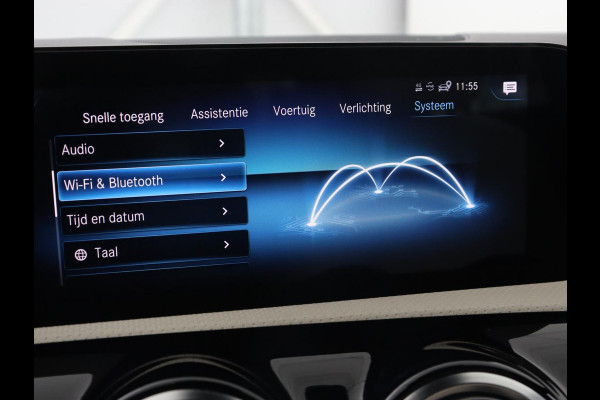 Mercedes-Benz CLA-Klasse 180 Business Solution Luxury | Panoramadak | Leder | Trekhaak | Stoelverwarming | Keyless | Camera | Memory | Matrix LED | Park Assist | Widescreen | Climate control