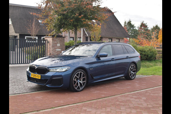 BMW 5 Serie Touring 530e xDrive Business Edition Plus | M-Pakket | Laser Led | Head-up display | Camera  NL-Auto |