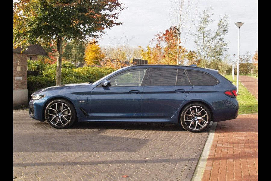 BMW 5 Serie Touring 530e xDrive Business Edition Plus | M-Pakket | Laser Led | Head-up display | Camera  NL-Auto |