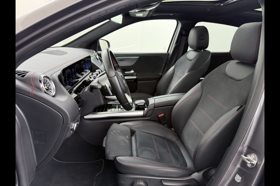 Mercedes-Benz EQA 250 AMG 67kWh Apple Carplay Android Auto Pano-/Schuif-Dak Leer/Alcantara Advanced LED-High-Performance Camera Navi+10" Connect D 191pk AUT. Night-pakket Connect-20 DAB Actieve park-assist+Rem-assistent Adaptive-Gr-licht Stoelverwarming Elek.Achterklep DAB High Perf.-LED  Keyless Business Solution 11kw-AC 1e Eigenaar Origineel Nederlandse Auto S.O.H. 91% 750kg Trekvermogen