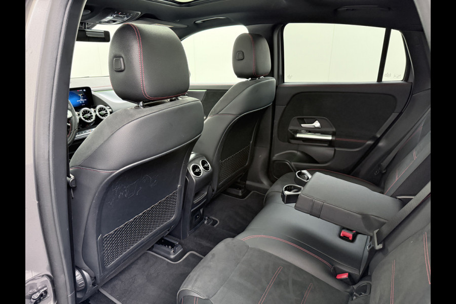 Mercedes-Benz EQA 250 AMG 67kWh Apple Carplay Android Auto Pano-/Schuif-Dak Leer/Alcantara Advanced LED-High-Performance Camera Navi+10" Connect D 191pk AUT. Night-pakket Connect-20 DAB Actieve park-assist+Rem-assistent Adaptive-Gr-licht Stoelverwarming Elek.Achterklep DAB High Perf.-LED  Keyless Business Solution 11kw-AC 1e Eigenaar Origineel Nederlandse Auto S.O.H. 91% 750kg Trekvermogen