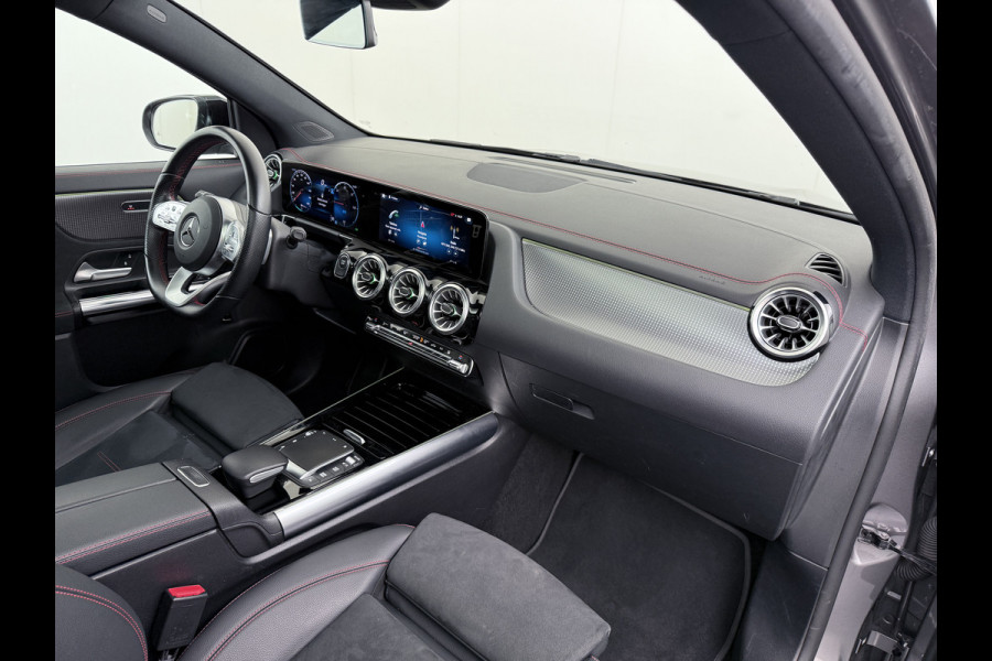 Mercedes-Benz EQA 250 AMG 67kWh Apple Carplay Android Auto Pano-/Schuif-Dak Leer/Alcantara Advanced LED-High-Performance Camera Navi+10" Connect D 191pk AUT. Night-pakket Connect-20 DAB Actieve park-assist+Rem-assistent Adaptive-Gr-licht Stoelverwarming Elek.Achterklep DAB High Perf.-LED  Keyless Business Solution 11kw-AC 1e Eigenaar Origineel Nederlandse Auto S.O.H. 91% 750kg Trekvermogen