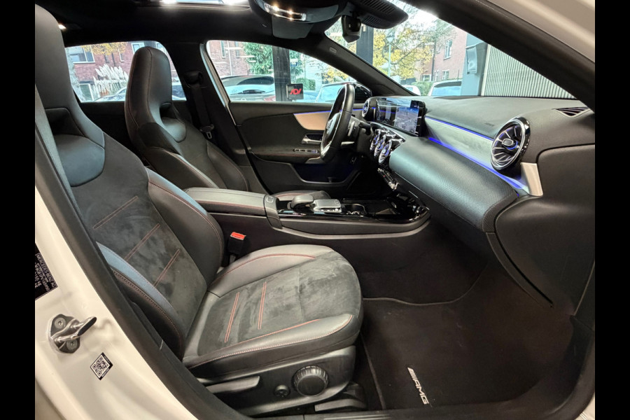Mercedes-Benz A-Klasse 250e AMG Line AUT PANORAMADAK SFEERVERLICHTING KEYLESS-GO NAVIGATIE CAMERA STOELVERWARMING PDC AIRCO CRUISE