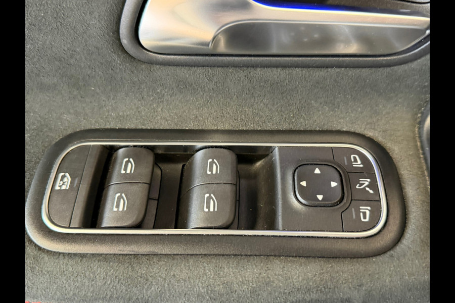 Mercedes-Benz A-Klasse 250e AMG Line AUT PANORAMADAK SFEERVERLICHTING KEYLESS-GO NAVIGATIE CAMERA STOELVERWARMING PDC AIRCO CRUISE