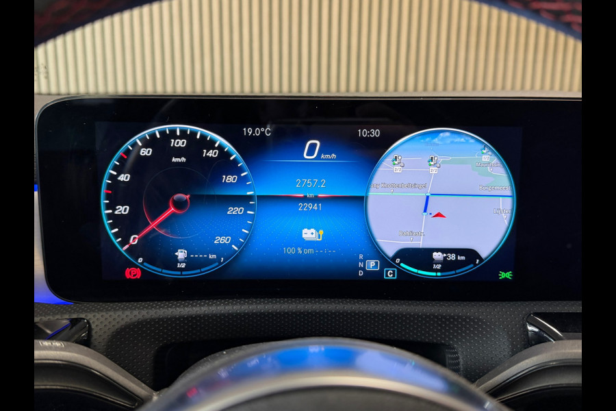 Mercedes-Benz A-Klasse 250e AMG Line AUT PANORAMADAK SFEERVERLICHTING KEYLESS-GO NAVIGATIE CAMERA STOELVERWARMING PDC AIRCO CRUISE