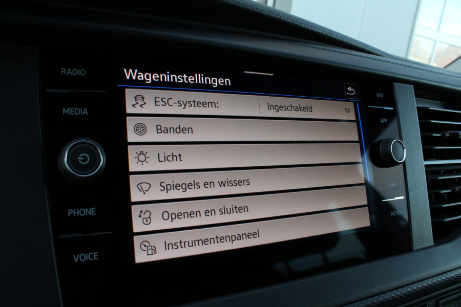 Volkswagen Transporter 2.0 TDI L2H1 32 DC > 6-persoons/Dubbel cabine/Automaat/Trekhaak