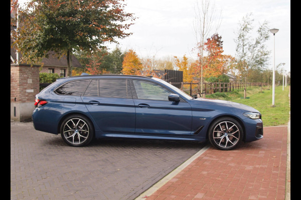 BMW 5 Serie Touring 530e xDrive Business Edition Plus | M-Pakket | Laser Led | Head-up display | Camera  NL-Auto |